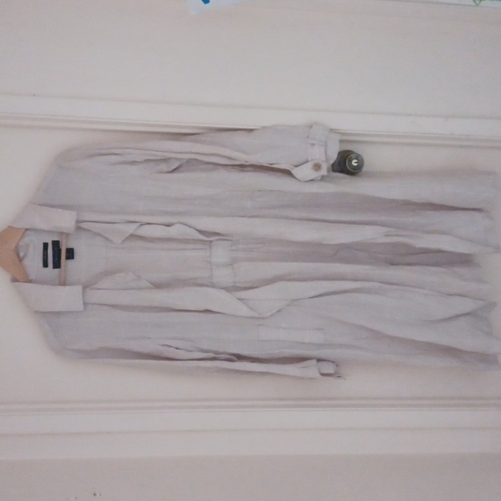 Like New Tahari Size Large lightweight beige Coat